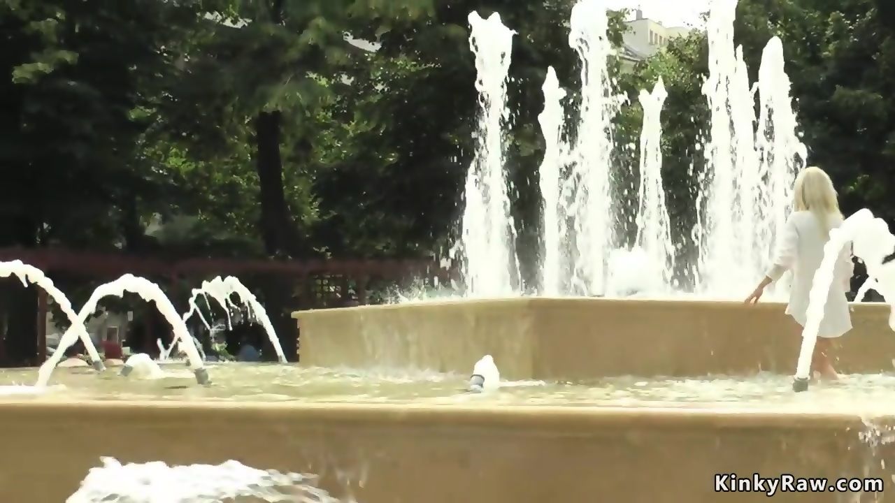 Scarecrow reccomend woman bathing public fountain