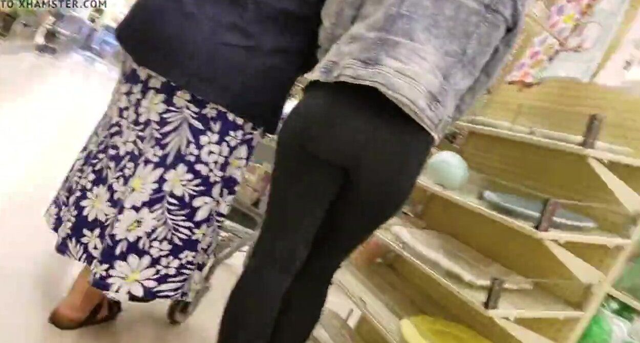 White girl with booty leggings