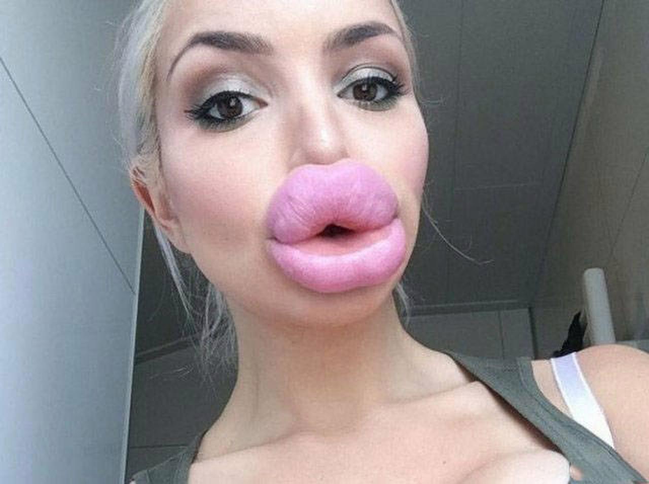 Pouty puckering lips