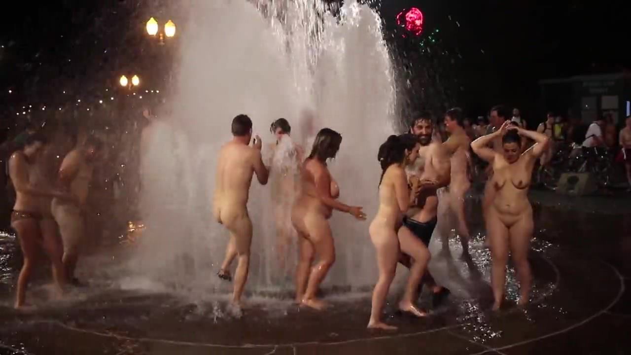 Ribbie reccomend woman bathing public fountain