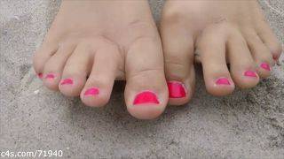 Ebony pink toes